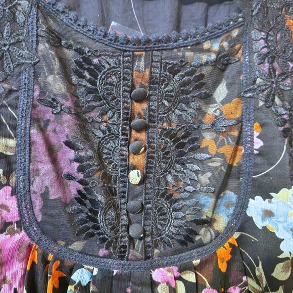 Denim 24/7 Sleeveless Floral Blouse w/ Bib Collar Design | Whimsigoth | Size 14W - Picture 7 of 9